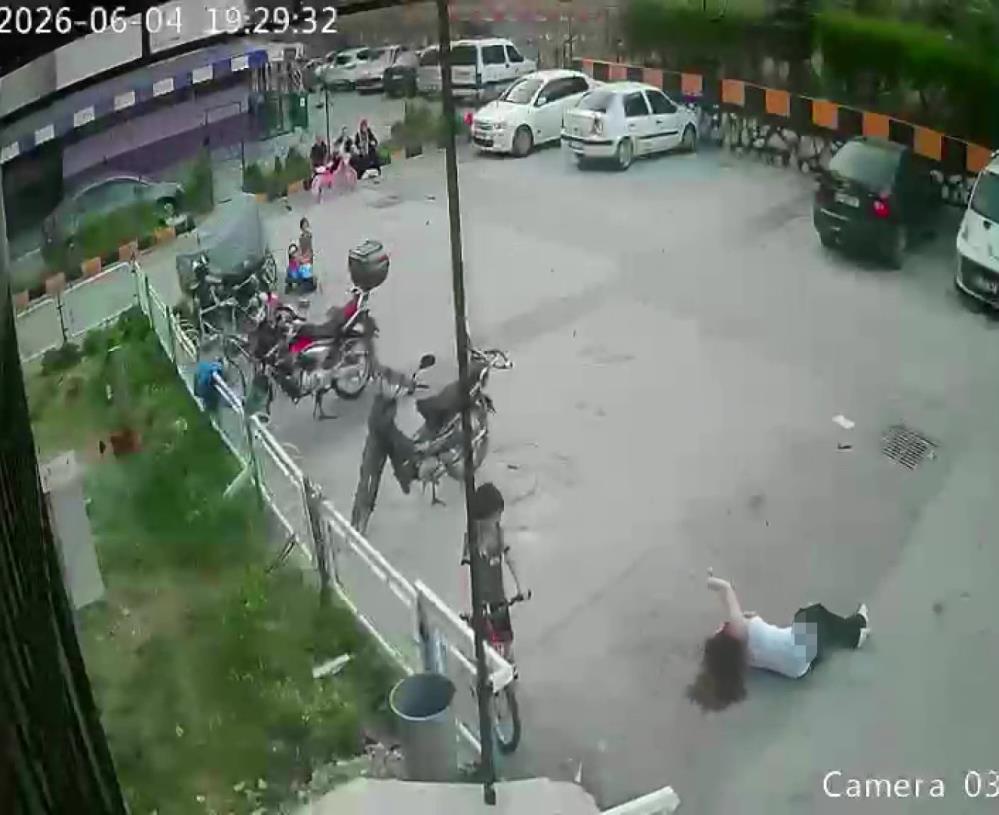 12. kattan düşen kız çocuğu hayata tutundu: Düşme anı kamerada