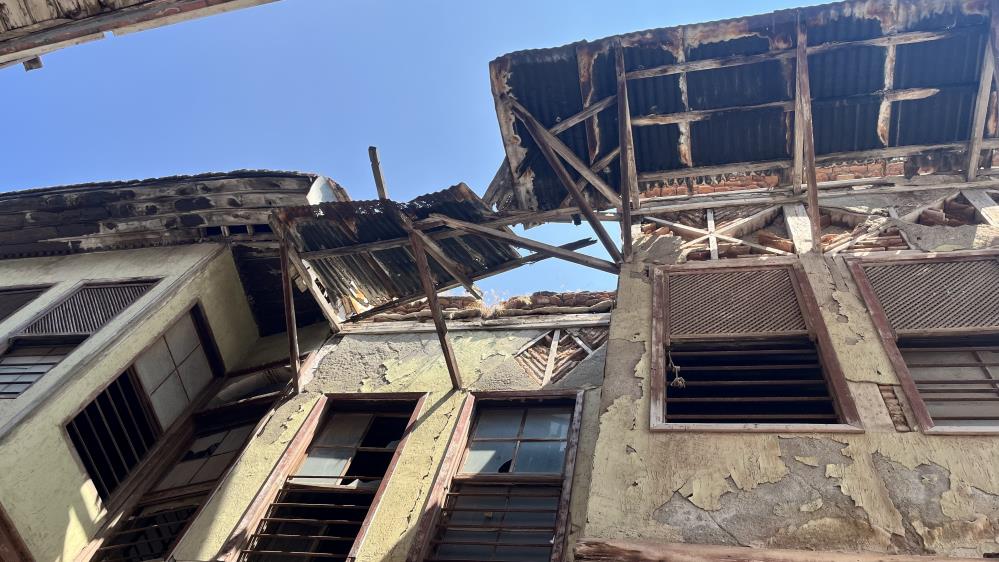 Tepebağ'daki metruk binalar mahalleliyi tedirgin ediyor