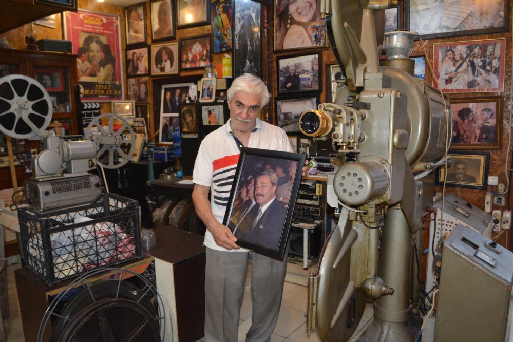 Adana'da Kadir İnanır anısına ücretsiz sinema gösterimi