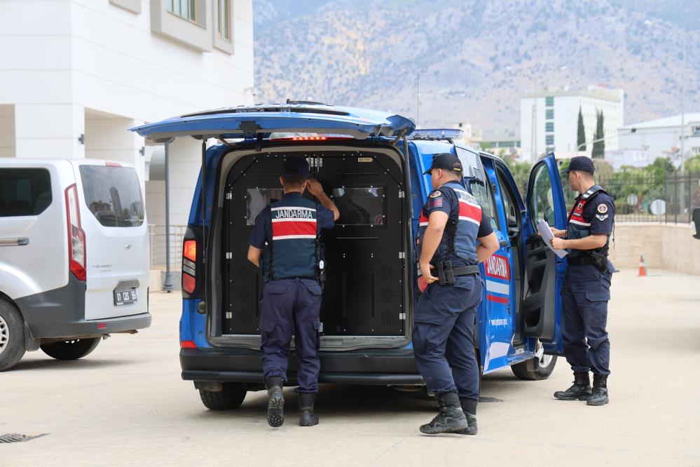 Firariler Kozan'da jandarma operasyonu ile yakalandı