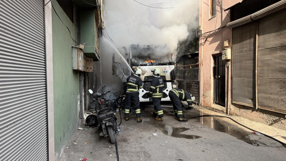 Çay içmeye giden ASKİ ekiplerinin vidanjörü yandı, mahalleli canını zor kurtardı