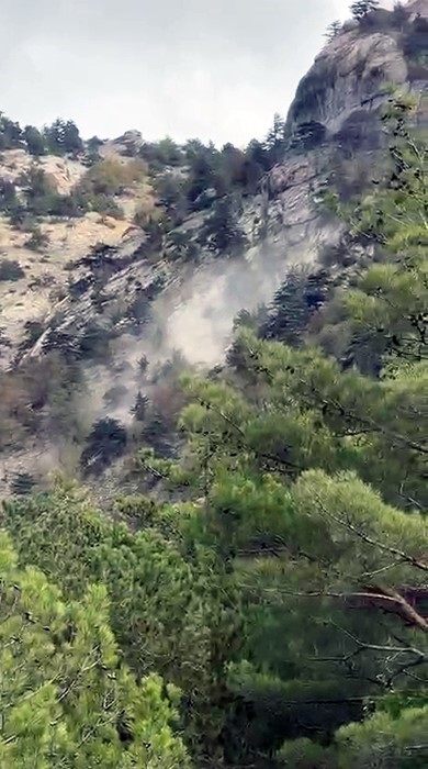 Adana'da Deprem Sırasında Yamaçtan Kopan Kaya Kütlesi Paniğe Neden Oldu