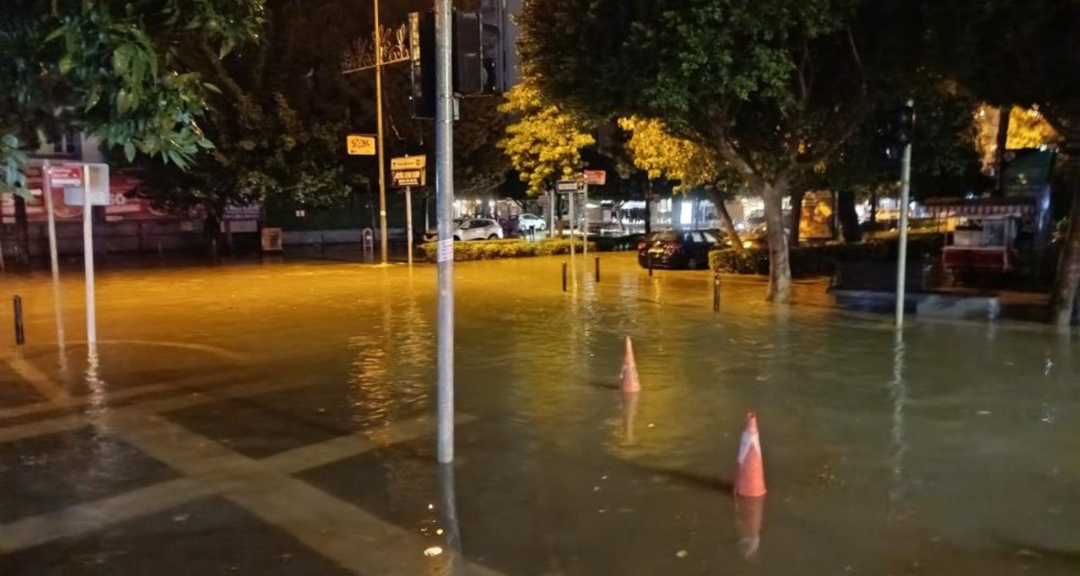 45 Dakikalık Yağmur Adana'yı Felç Etmeye Yetti
