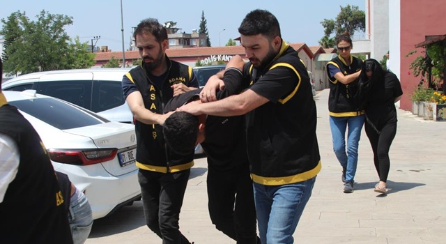Mezarlıkta kapkaç yaptılar, çaldıkları telefondan 97 bin TL aktardılar