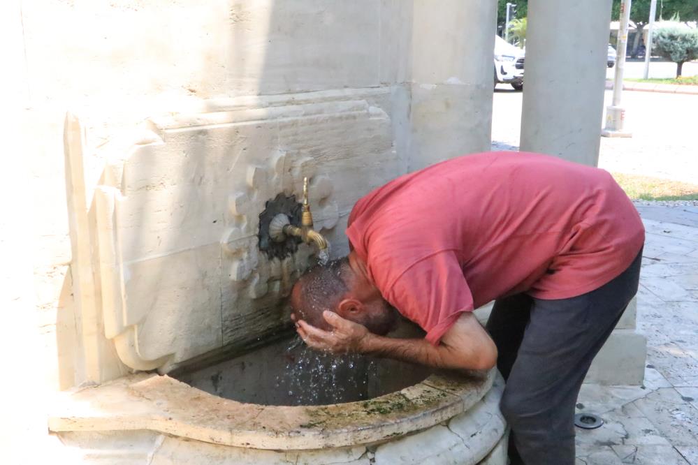 Adana'da sıcak hava bunaltıyor