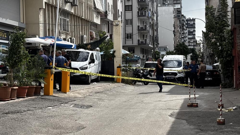 Adana’da İş Yeri Önünde Silahlı Saldırı: Ünlü Kuyumcuya Kanlı İnfaz 