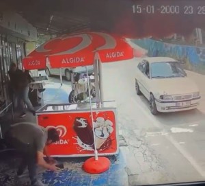 4 kişinin hayatını kaybettiği, 8 kişinin de yaralandığı silahlı saldırının görüntüleri ortaya çıktı.