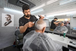 Mersin'de mobil kuaför hizmeti bayram öncesi yollarda