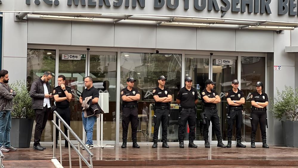 Mersin Büyükşehir Belediyesi'ne operasyon: Başkan Seçer dahil 59 gözaltı
