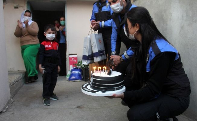 Polisin doğum günü sürprizi çocuğu şaşkına çevirdi