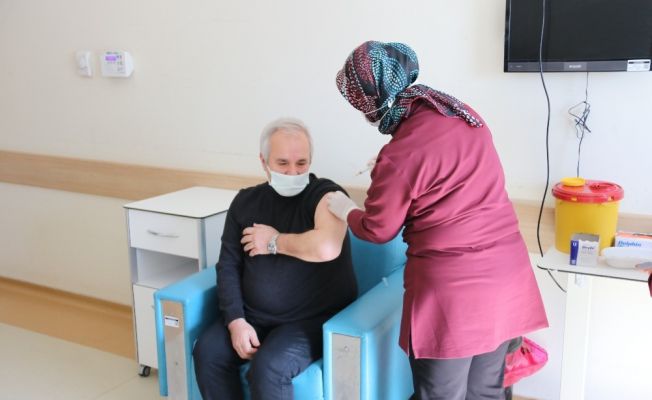 Başkan Özgan korona virüs aşısı oldu