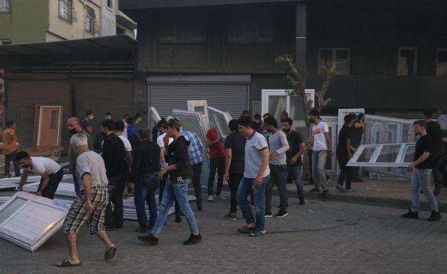 Çelik kapı, PVC kapı ve pencere üretilen atölye yangında kül oldu