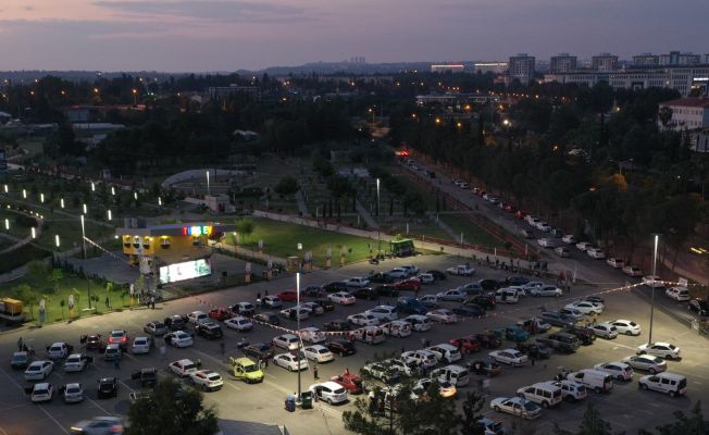 Adanalılar dev ekranda Naim filmini izledi