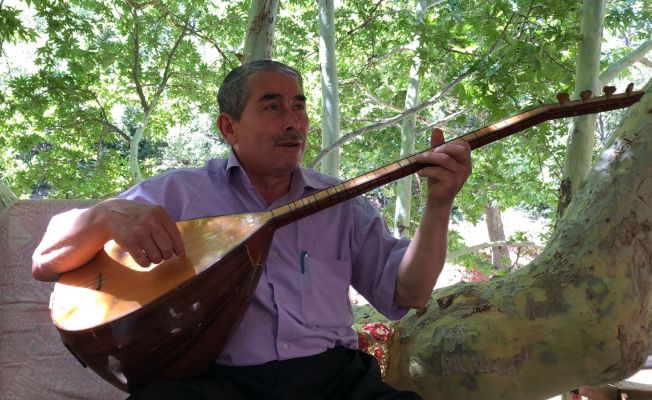 Halk ozanı Eyyübi Todil, okuma azmi ile gençlere örnek oluyor