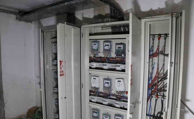 Hırsız kabloları çaldı, apartmanın elektriği kesildi