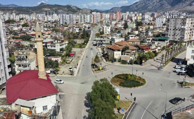 Kozan’da asfalt ve minare çalışması
