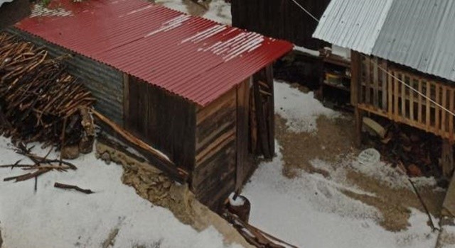 Kozan ve Feke'de dolu yağışı etkili oldu