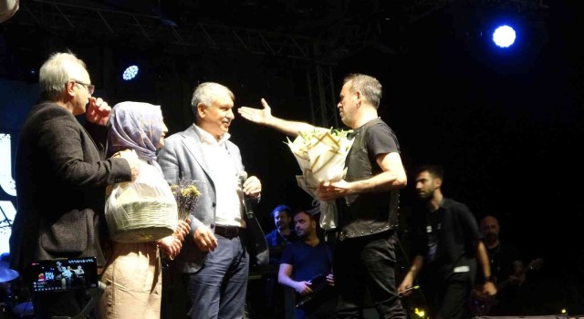 Kozan’da Cumhuriyet coşkusu Haluk Levent konseri ile taçlandı