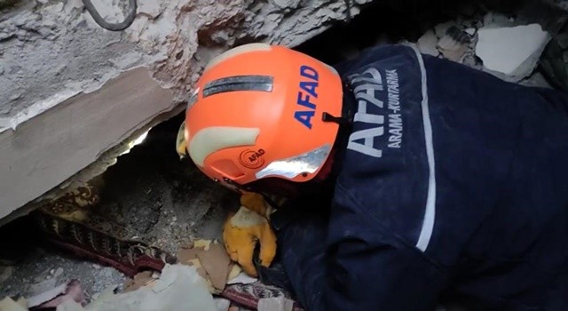 Enkaz altından yemek sözü!