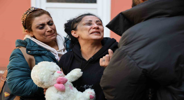 18 yaşında katledilen kızına ”oyuncak ayısını” getirdi