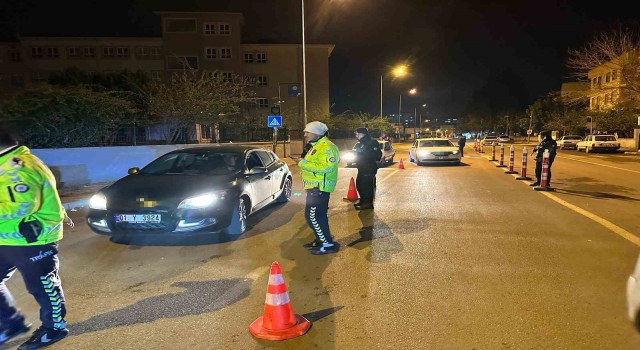 Polis aranan şahısları denetimde yakaladı