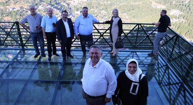 Sıcaktan bunalan Adanalılar Feke ilçesine akın etti