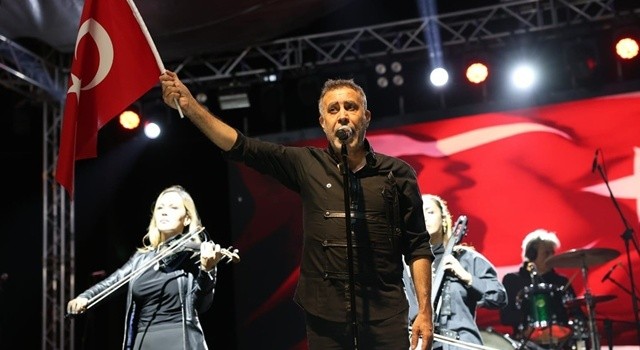 Çivril’de festival coşkusu Haluk Levent ile doruğa ulaştı