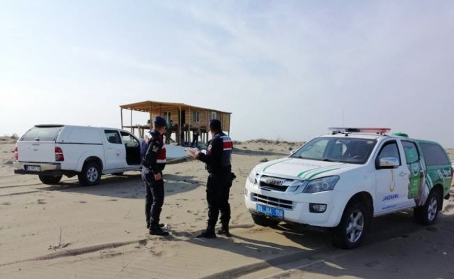 Sit alanına baraka ve çadır kurmuşlar