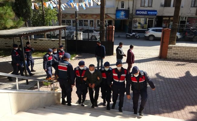 Hazine arazilerini peşkeş çekenlere operasyon