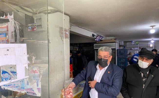 Lüks markette kokmuş tavuk ve kıyma baskını