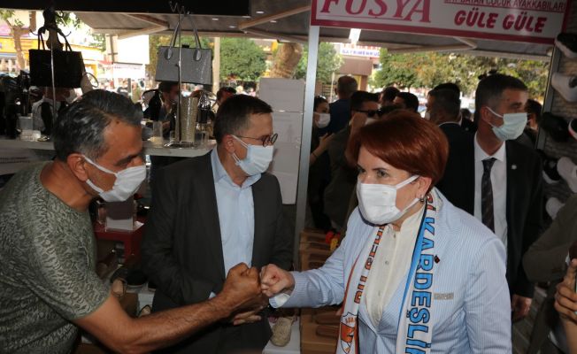 Akşener’in ziyareti sırasında görüşmek için kimler mücadele verdi