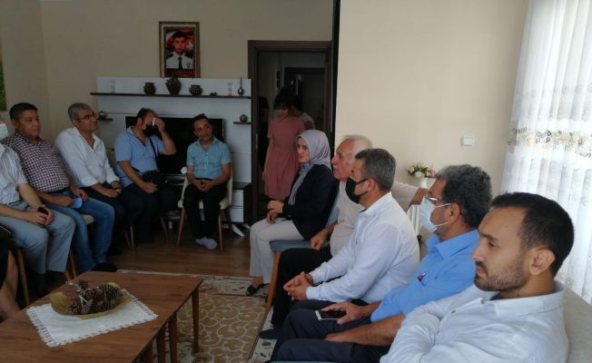 Kozan protokolü, şehit ailelerini bayram arefesinde yalnız bırakmadı