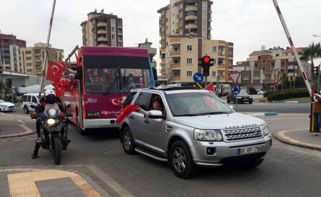 Polisten engelli çocuklara kortejli bayram kutlaması