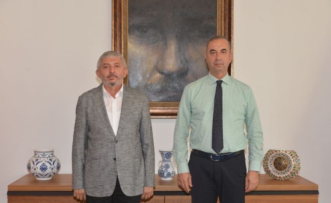 Rektör Tümay’a “Adana’nın Kurtuluşu’nun 100. Yıl Etkinlikleri kataloğu takdim edildi