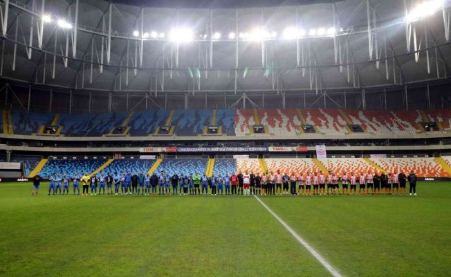 Eski futbolcular ’Şöhretler Karması’ maçında karşılaştı