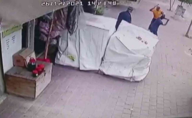 Eşine şiddet uygulayan kocaya linç girişimi görüntüleri ortaya çıktı