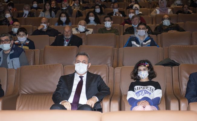 Vali Elban çocuklar ile Kesişme: İyi ki Varsın Eren filmini izledi