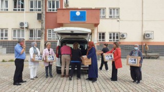 Hastane çalışanları, çocuklarının okuduğu kitapları kütüphaneye bağışladı