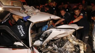 Kırmızı ışıkta kaza! Arkadan vurdu