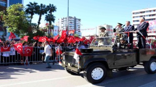 Adana’da Türkiye Cumhuriyeti’nin 99’uncu yıl coşkusu