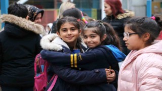 Deprem sonrası Adana’da eğitime başlandı