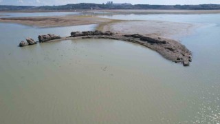 Suların çekilmesiyle ortaya çıkan antik kent definecilerin saldırısına uğruyor