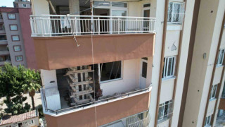 Adana’da orta hasarlı binalarda yıkım işlemi sürüyor