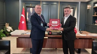 Ak Parti Adana İl Başkanı Tamer Dağlı’ya Teşekkür Plaketi