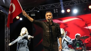 Çivril’de festival coşkusu Haluk Levent ile doruğa ulaştı