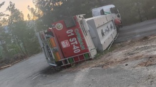 Yangına müdahaleden dönen su tankeri devrildi