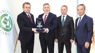 Hayırsever İş adamından Balcalı Hastanesi’ne 15 Konteyner Destek