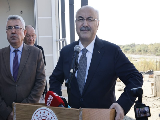 Adana Valisi Köşger'in Karataş OSB ve Su ürünleri OSB'deki bilgilendirme gezisi